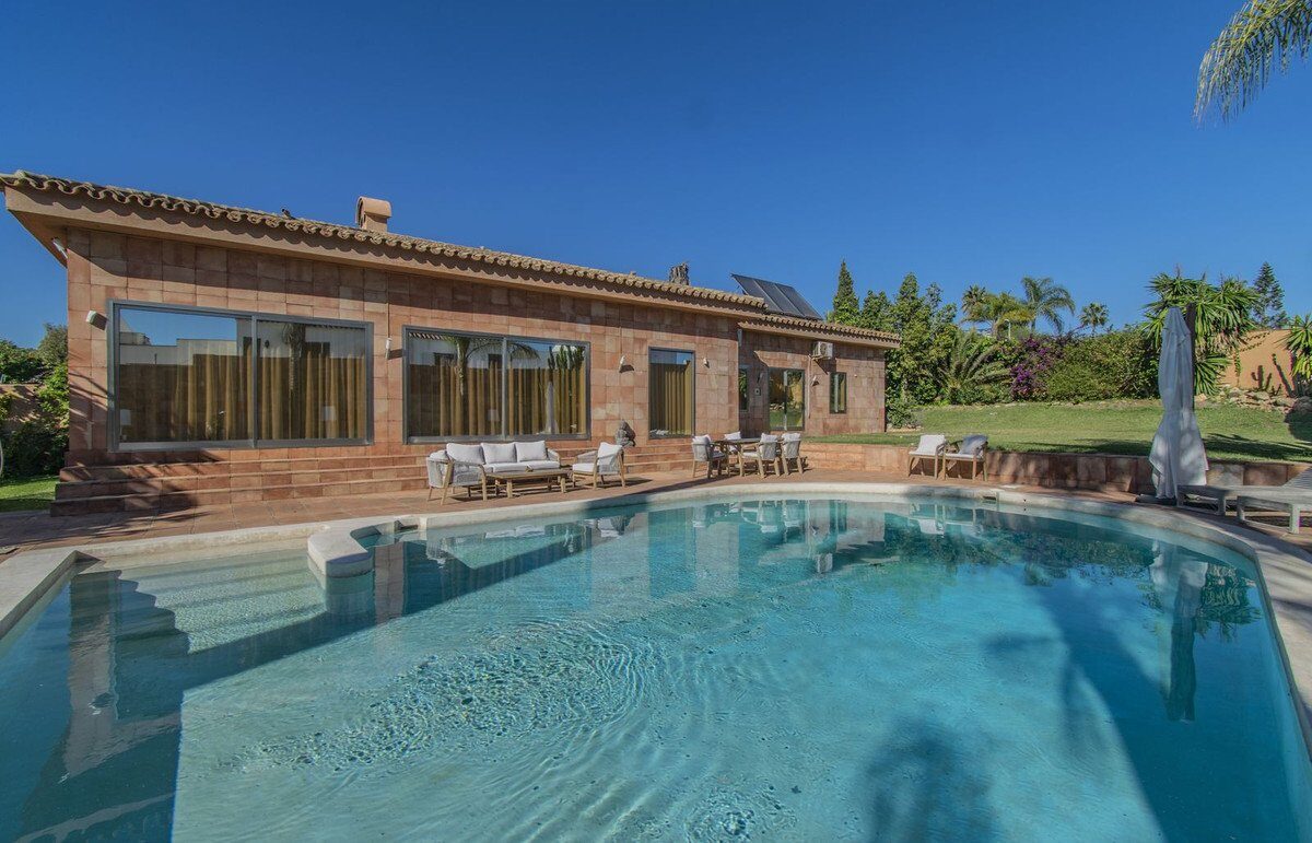 Villa de 4 dormitorios en Nueva Atalaya 4 Bedrooms Villa in Nueva Atalaya Vilă cu 4 dormitoare în Nueva Atalaya Villa avec 4 chambres à Nueva Atalaya