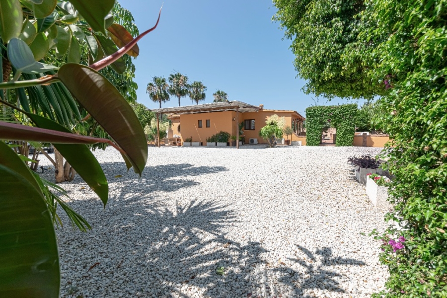 Comoda casa de 4 dormitorios Alhaurin de la Torre Comfortable 4 bedroom home Alhaurin de la Torre Casă confortabilă cu 4 dormitoare Alhaurin de la Torre Maison confortable de 4 chambres à Alhaurin de la Torre