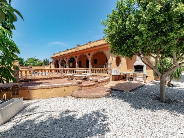 Comoda casa de 4 dormitorios Alhaurin de la Torre Comfortable 4 bedroom home Alhaurin de la Torre Casă confortabilă cu 4 dormitoare Alhaurin de la Torre Maison confortable de 4 chambres à Alhaurin de la Torre