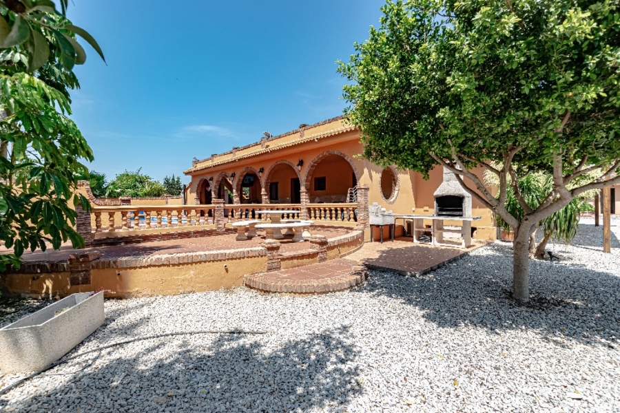 Comoda casa de 4 dormitorios Alhaurin de la Torrre Comfortable 4 bedroom home Alhaurin de la Torre Casă confortabilă cu 4 dormitoare Alhaurin de la Torre Maison confortable de 4 chambres à Alhaurin de la Torre