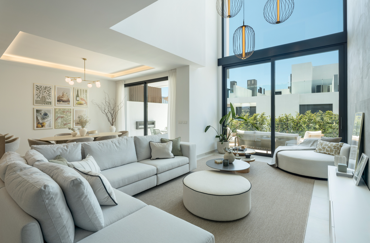 Casas adosadas de 4 dormitorios en Marbella 4 Bedroom semi-detached houses in Marbella Case cu 4 dormitoare în Marbella Maisons jumelées de 4 chambres à Marbella