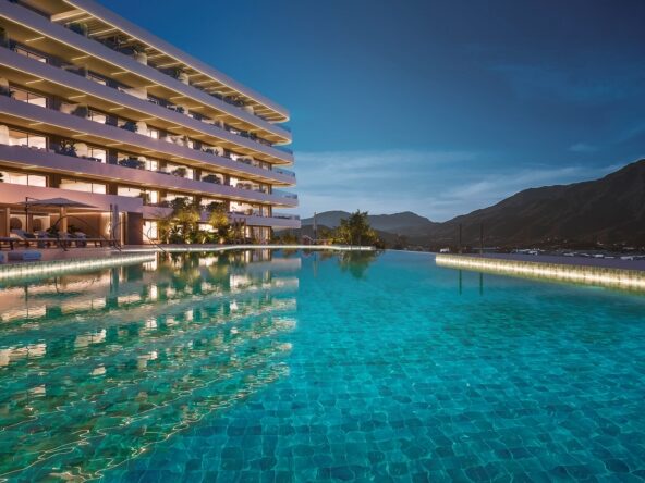 Pisos de 3 dormitorios en Estepona 3 Bedroom flats in Estepona Apartamente de 3 dormitoare în Estepona Appartements de 3 chambres à Estepona