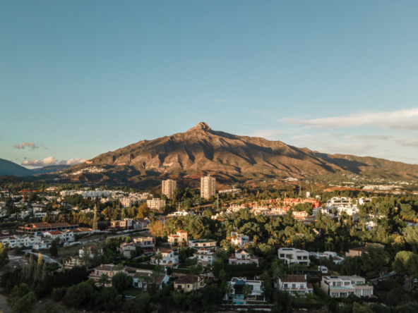 Nueva Andalucía : Au cœur de la Vallée du Golf de Marbella